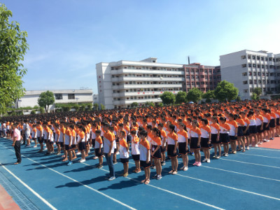 ��ѧ���ڳɳ��ĵ�·�϶������ߡ���ѧ����������ίԱ�����