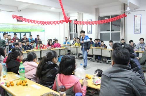 �����ഺ  ��ůӭ�� ��������У2016��༶Ԫ������