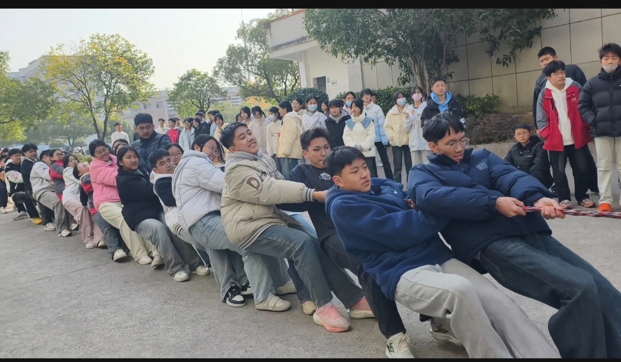 ����һ�ľ���� ��¹������Ǭ�������°�ѧУ�κӱ���Բ����Ļ